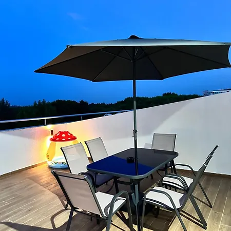 Floor Escape By The Sea * Golem (Tirana)
